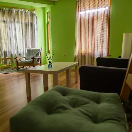 4 Guest house *