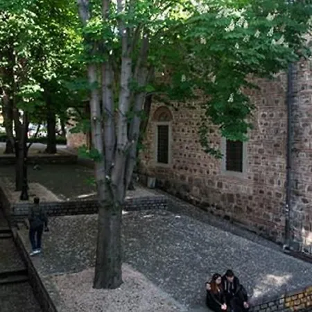 4 Guest house